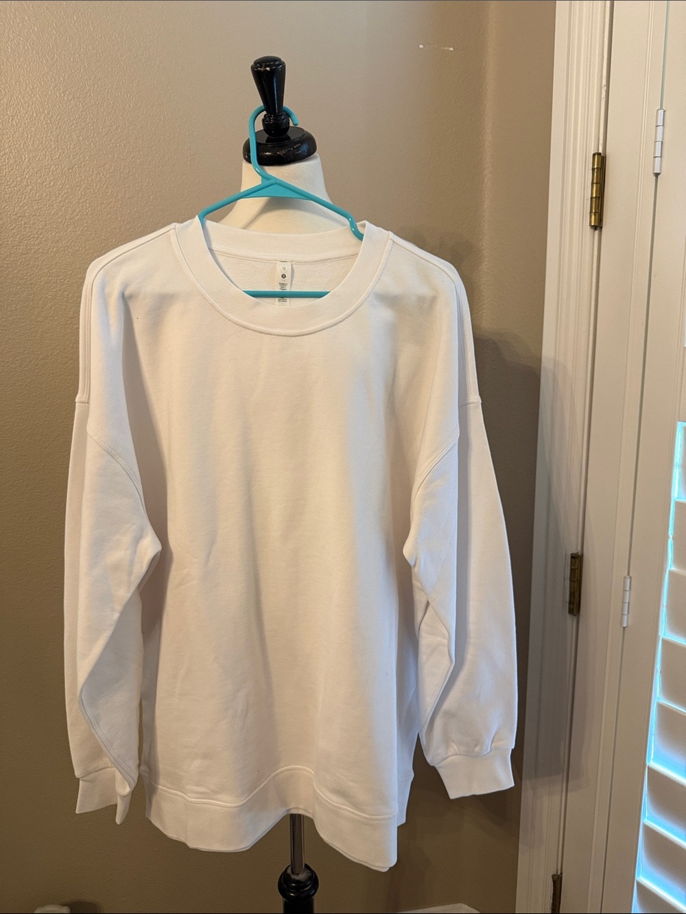 Lululemon Women’s Classic White Crewneck Sweatshirt sz 12